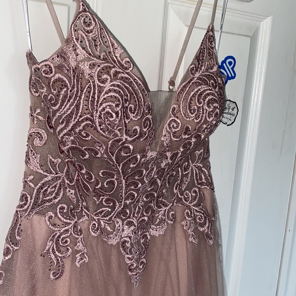 PROM DRESS - Picture 2 of 10
